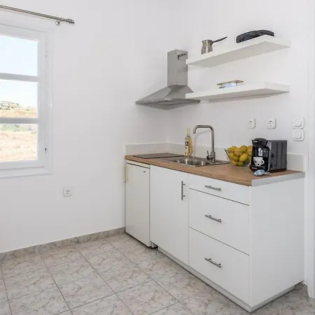 Elea Adamantas (Milos)