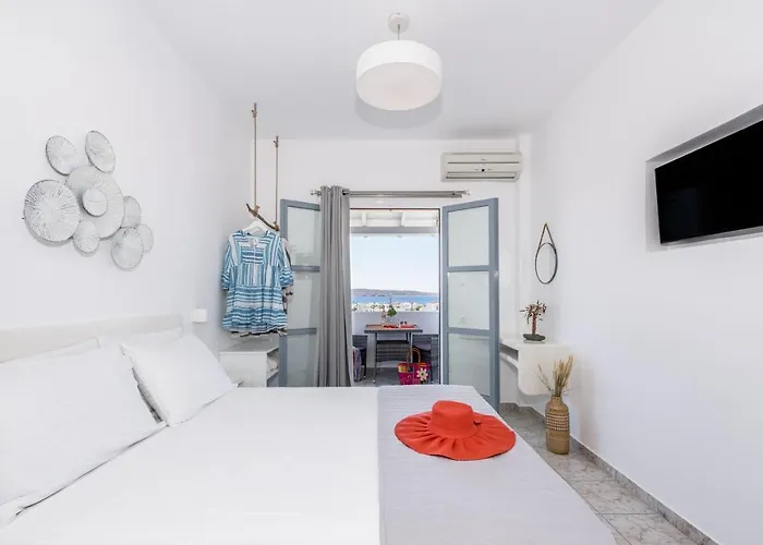 Elea Adamantas (Milos)