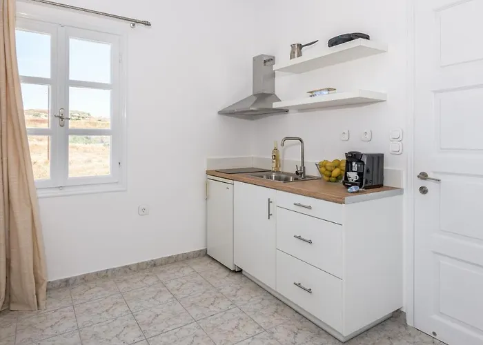 Elea Adamantas (Milos)